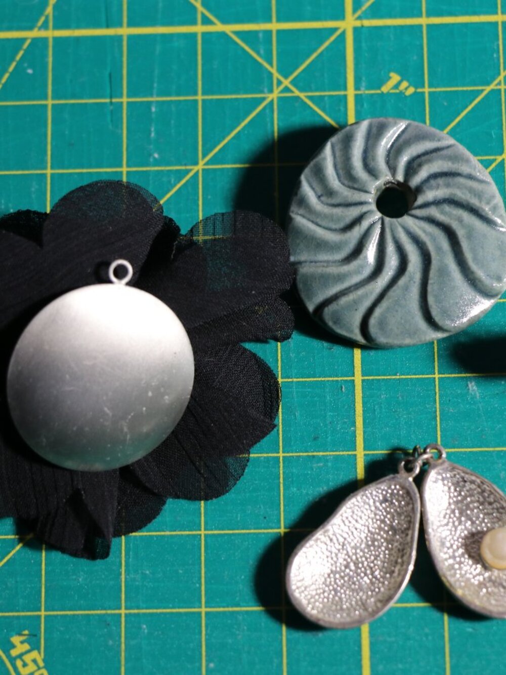 40+ Pendants, Charms, and Finales from Vintage to Modern Day Jewelry - Picture 6 of 11
